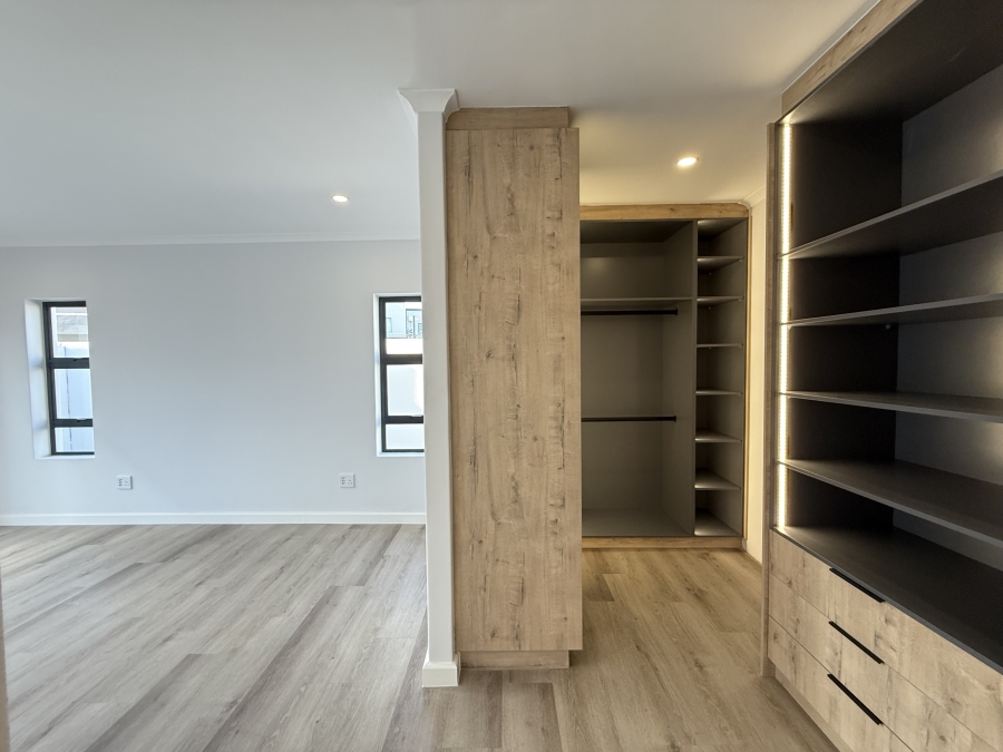 4 Bedroom Property for Sale in Sandown Western Cape